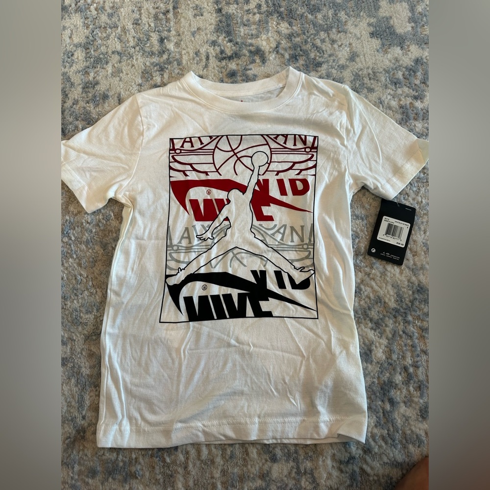 Nike boys Jordan White and Red Short Sleeve Tee with Bold Graphic S (8-10) NWT